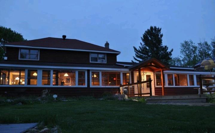 Red Umbrella Inn Minden Hills Exterior foto
